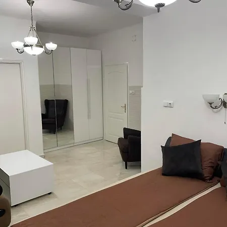 Adam Apartman Hajduszoboszlo Exterior photo