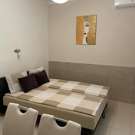 Adam Apartman Hajduszoboszlo Exterior photo