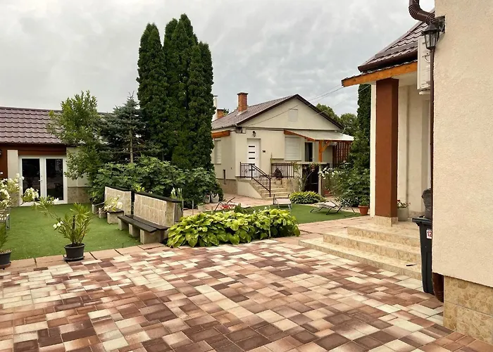 Adam Apartman