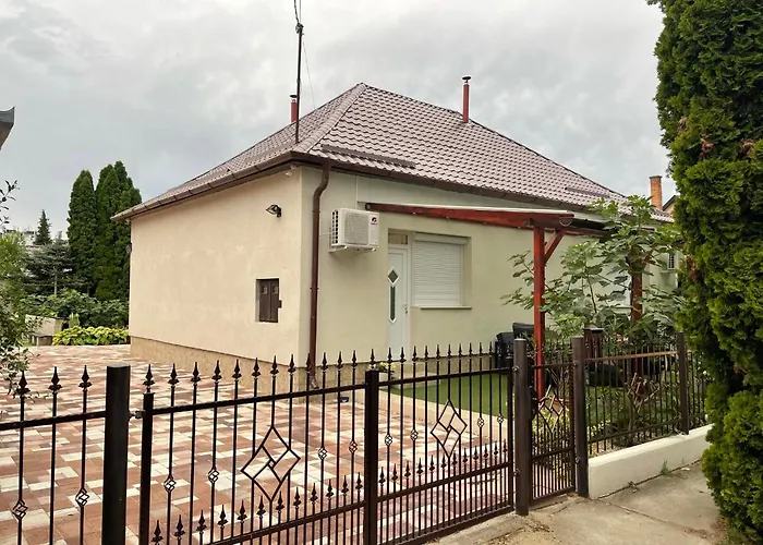 Adam Apartman